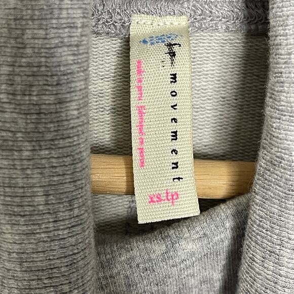 FREE PEOPLE MOVEMENT LARA GRAY CROP SWEATSHIRT SIZE XS/TP - Picture 5 of 8